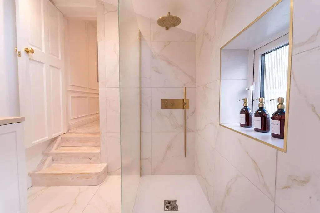 度假居 Elegant 3 Bedroom Home In The Centre Of 切尔滕纳姆