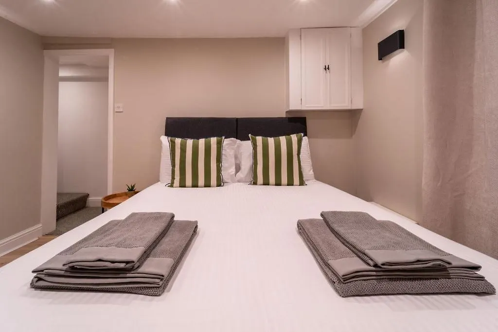 Elegant 3 Bedroom Home In The Centre Of 切尔滕纳姆 英国