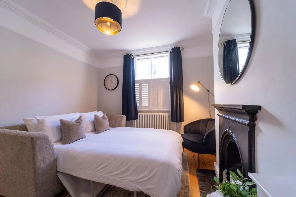 Elegant 3 Bedroom Home In The Centre Of 切尔滕纳姆 度假居