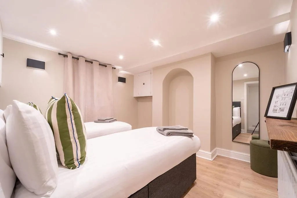 Elegant 3 Bedroom Home In The Centre Of Cheltenham 0*,  United Kingdom