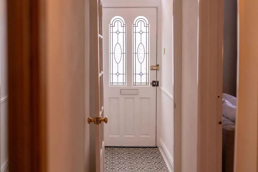 Elegant 3 Bedroom Home In The Centre Of Cheltenham Holiday home