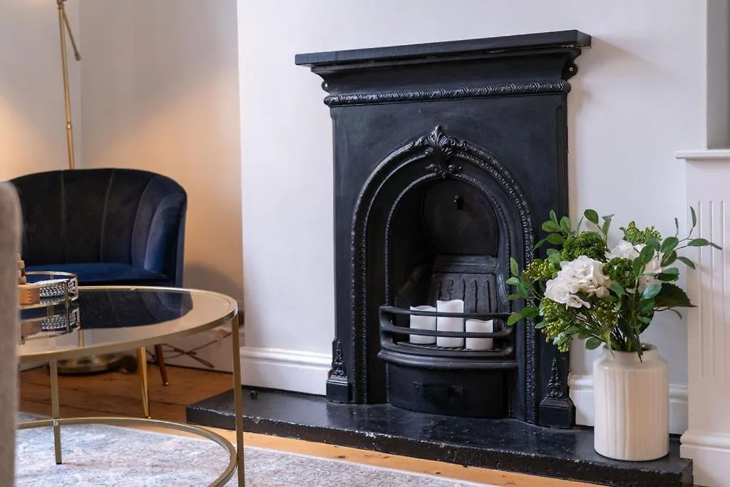 Elegant 3 Bedroom Home In The Centre Of Cheltenham Holiday home