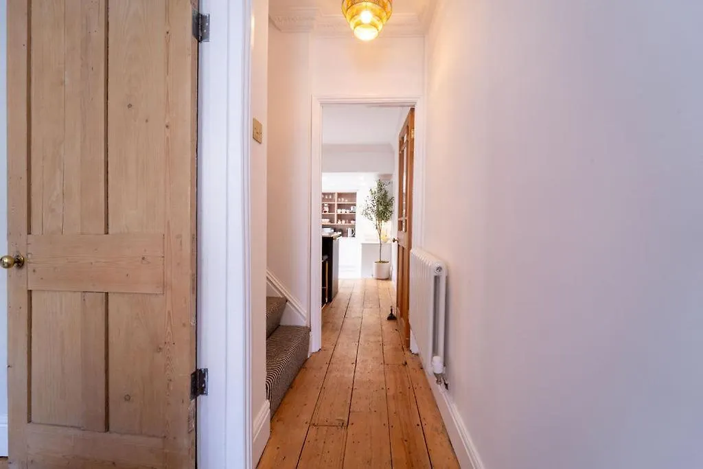 Elegant 3 Bedroom Home In The Centre Of Cheltenham United Kingdom