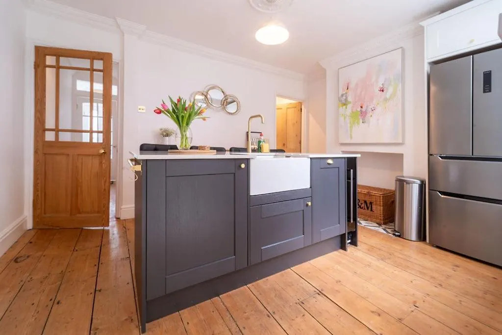 Elegant 3 Bedroom Home In The Centre Of Cheltenham 0*,  United Kingdom